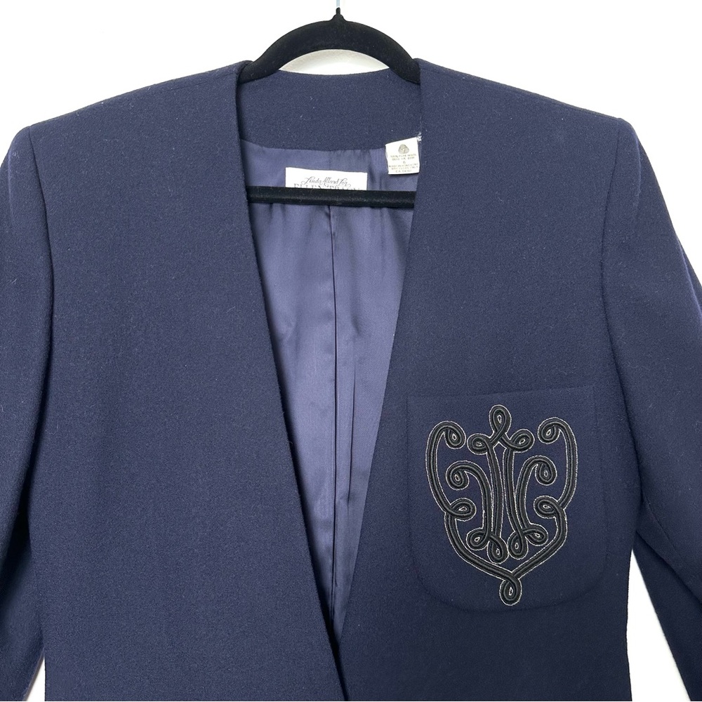 Vintage 100% Wool Preppy Heritage Old Money Navy Embroidered Crest Blazer - Picture 2 of 15